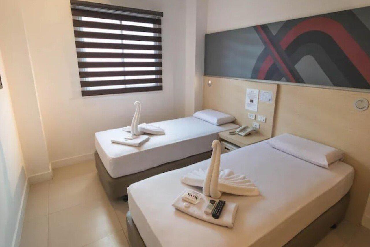 Go Hotels Cubao Кесон-Сити Экстерьер фото