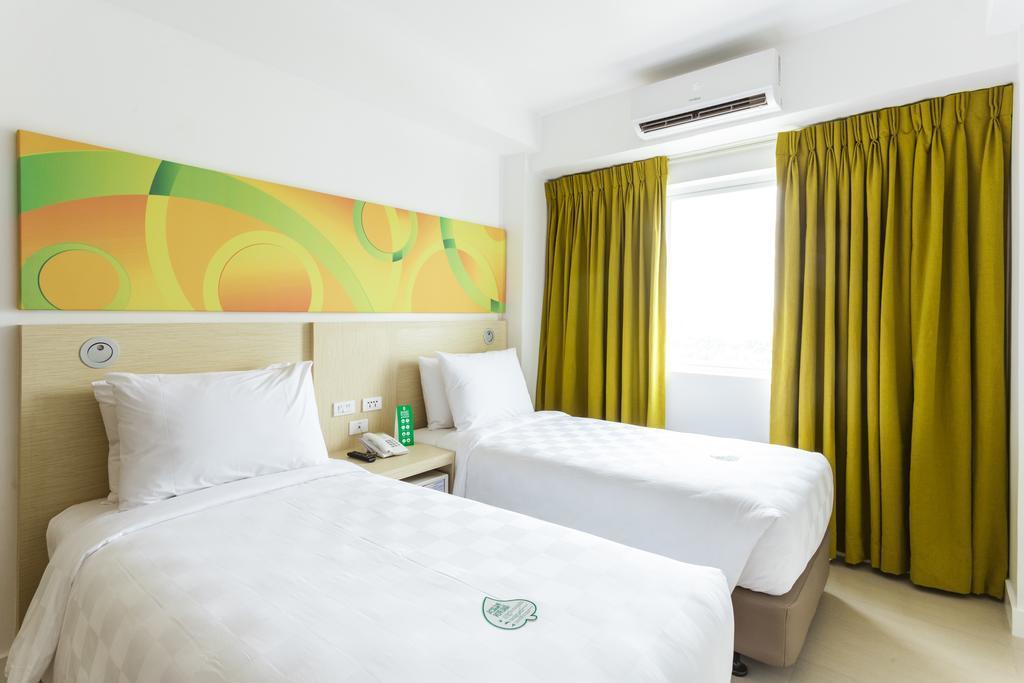 Go Hotels Cubao Кесон-Сити Экстерьер фото